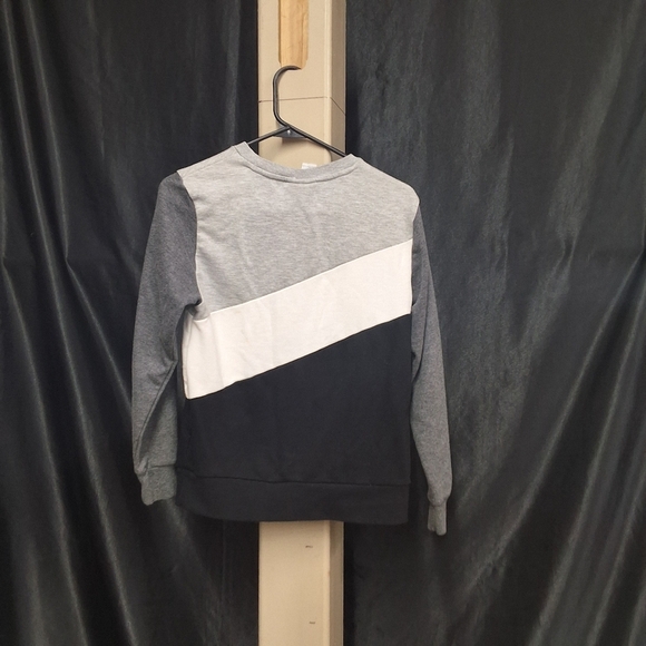 Reebok Gray and Black Color-Blocked Sweatshirt - Picture 9 of 9